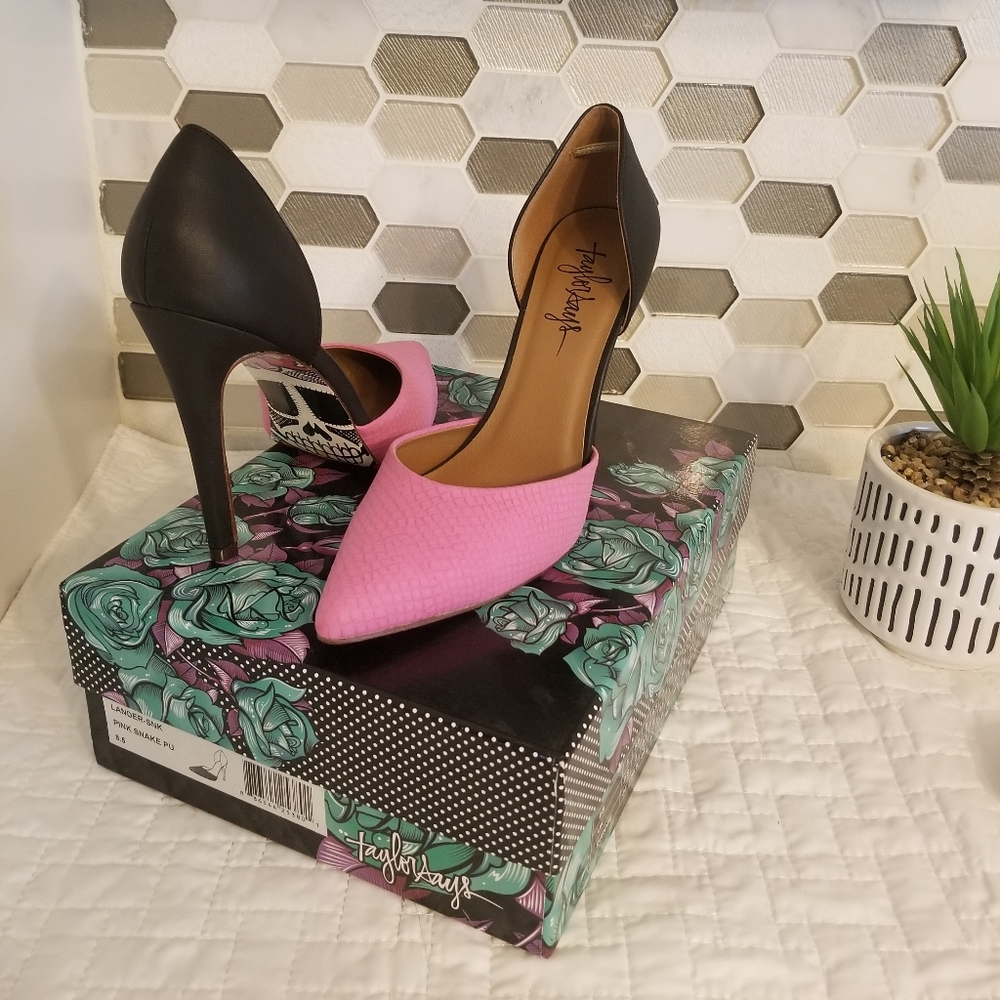 Taylor Says black and pink Heels